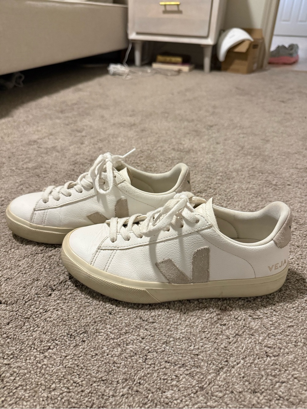 Veja Women's Low-Top Sneakers in Off-White and Beige